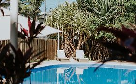 Wave Suites Hotel & Lounge Bar