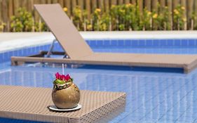 Wave Suites Hotel & Lounge Bar